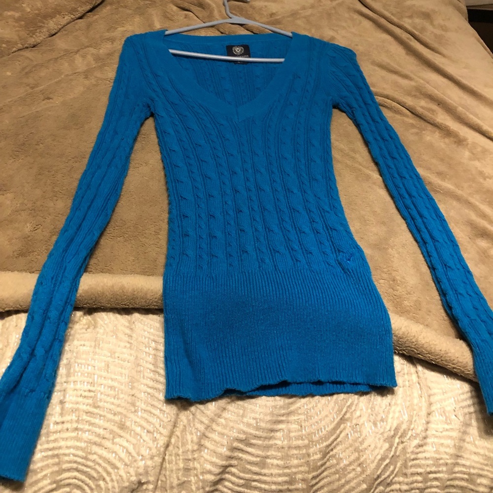 V neck cable knit sweater